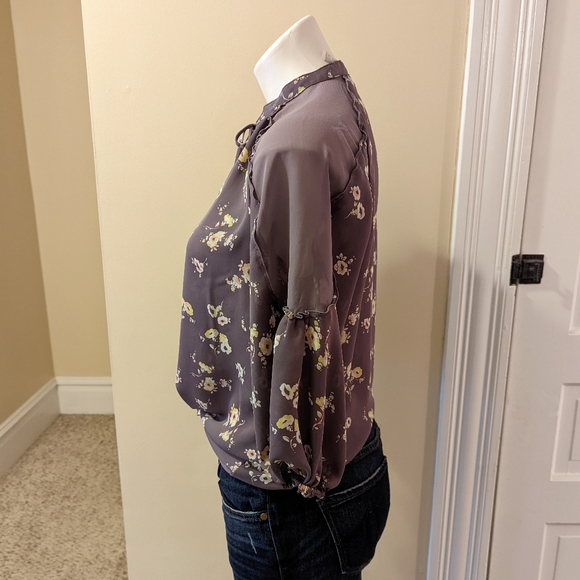 Lauren Conrad purple/gray floral blouse with buttons and tie. Size XS - Picture 3 of 9